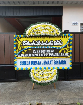 Papan Bunga Duka di Kiwirok Timur